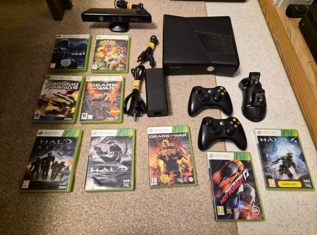 Xbox 360 slim met 2 controllers, Kinect en 9 games, Gebruikt, 360 Elite of Super Elite, Met 2 controllers, Ophalen of Verzenden