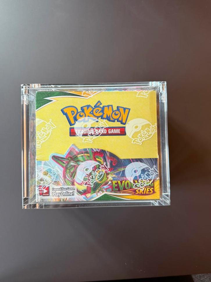 Evolving Skies Booster Box, Hobby en Vrije tijd, Verzamelkaartspellen | Pokémon, Zo goed als nieuw, Boosterbox, Ophalen of Verzenden