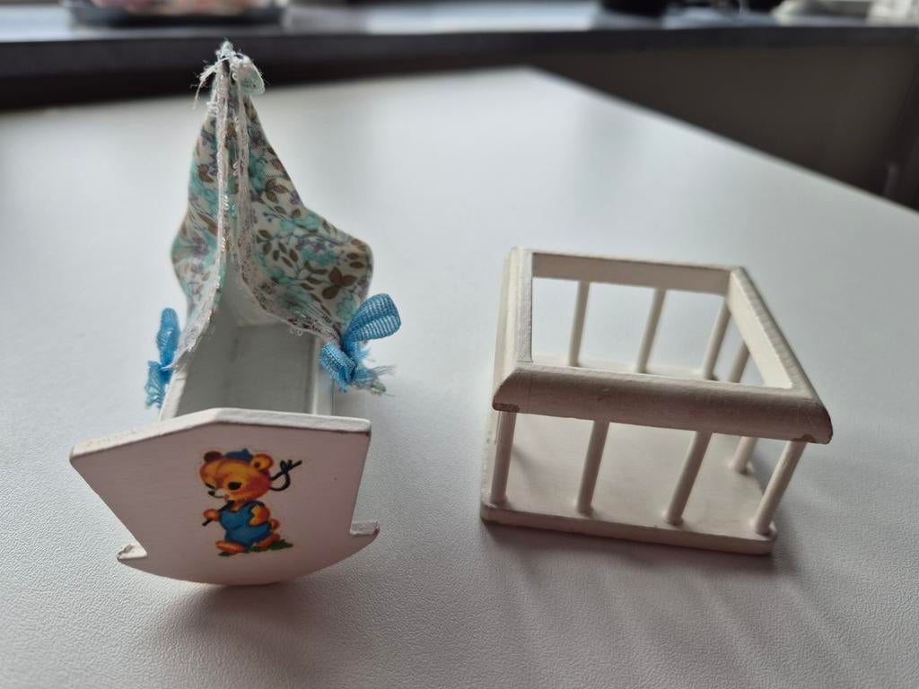 Babykamer hout 1:16, Verzamelen, Ophalen of Verzenden, Gebruikt, Poppenhuis