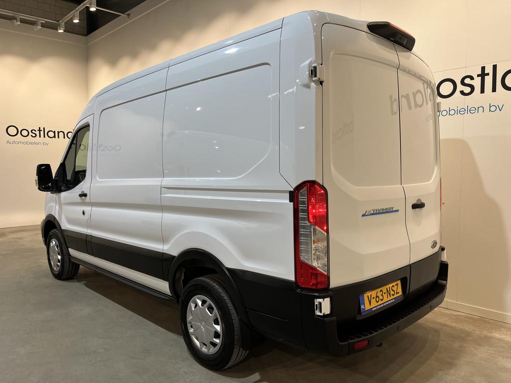 Ford E-Transit 390 (3500 kg) L2H2 Trend 68 kWh / 100% Elektr, Auto's, Bestelauto's, Automaat, Gebruikt, Zwart, Met garantie (alle)