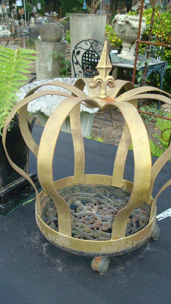 hele grote metalen kronen met franse lelie punten, Ophalen of Verzenden, Nieuw
