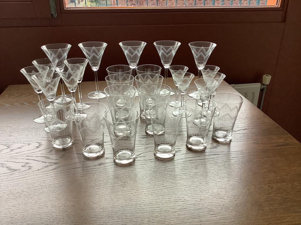 Antiek Geslepen kristal glasservies, Ophalen