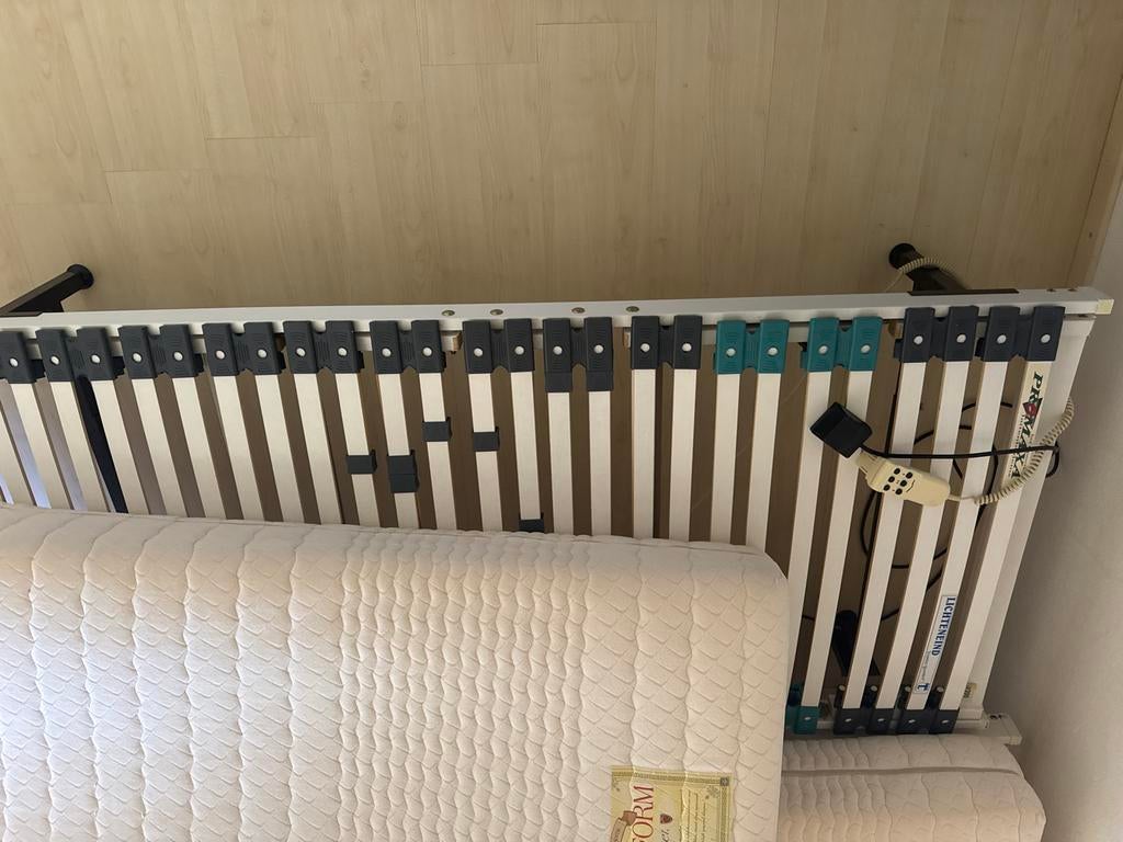 Elektrisch verstelbaar bed met 2 matrassen 90x200, Ophalen, 90 cm, Tweepersoons, 200 cm