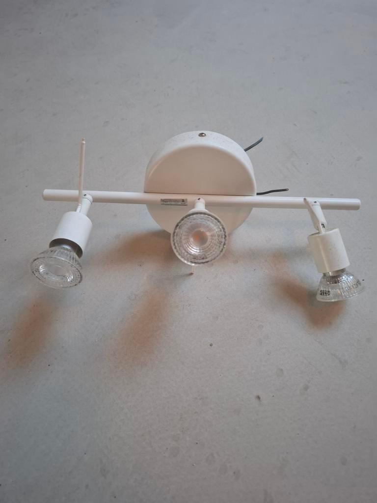 Witte Plafondspot met Drie Verstelbare Spots, Huis en Inrichting, Lampen | Spots, Gebruikt, Plafondspot of Wandspot, Kunststof