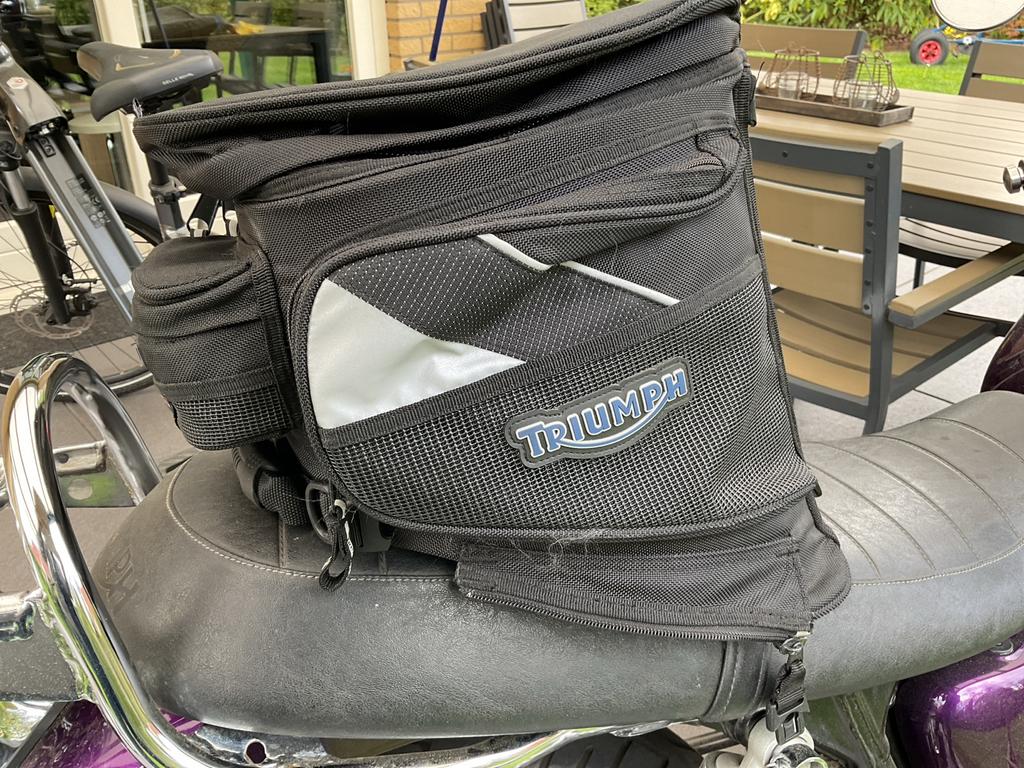 Triumph Tiger 1050 zadeltas met bevestiging en regenhoes, Motoren, Ophalen of Verzenden, Zo goed als nieuw