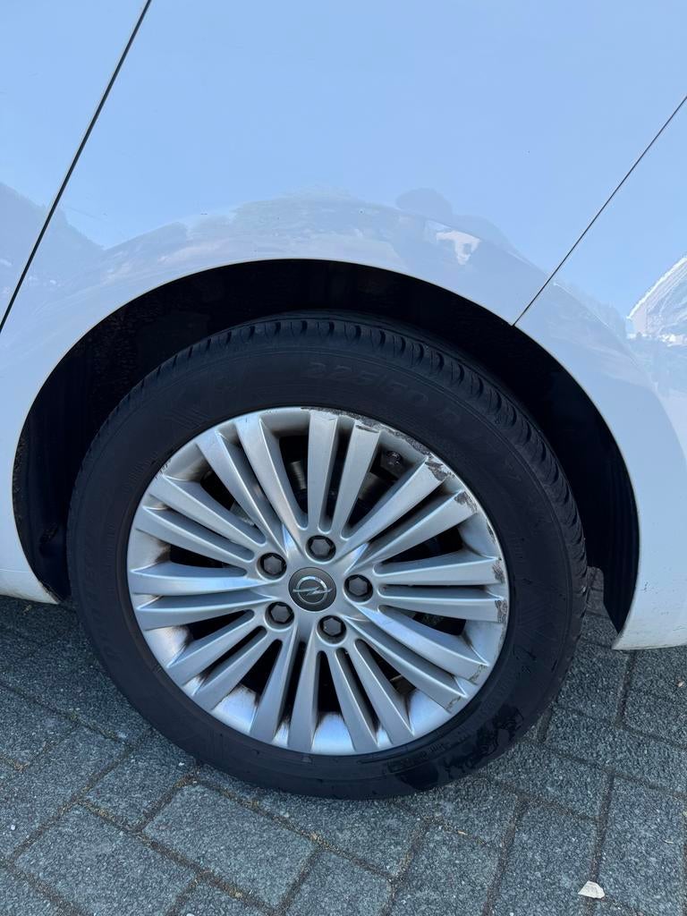 Opel Zafira 1.4T 103KW 2015 7 personen Automaat 134860km, Zwart, 4 cilinders, 7 stoelen, Wit