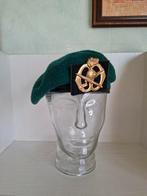 Groene baret met embleem/Korps Commando Troepen/ KCT, Ophalen of Verzenden, Landmacht, Nederland, Helm of Baret