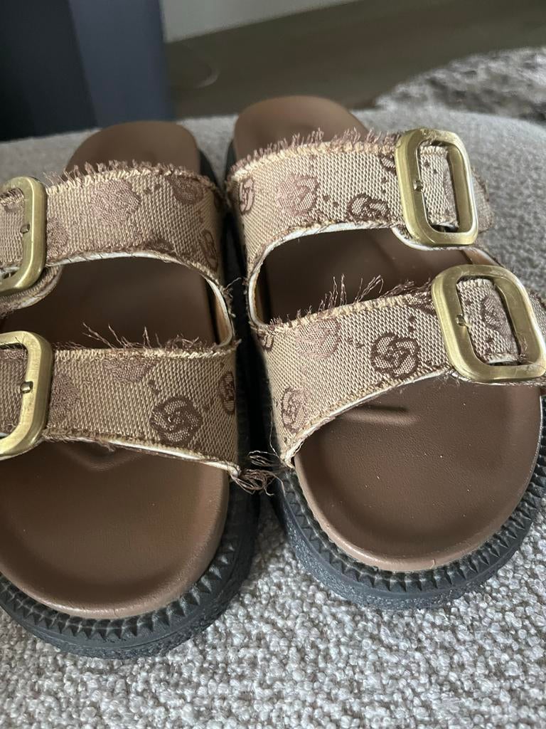 Imitatie Gucci slippers 40, Ophalen of Verzenden, Gedragen, Bruin, Slippers
