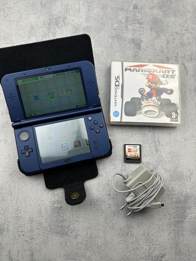 New Nintendo 3DS XL Blauw + Mario Kart DS + Oplader, Spelcomputers en Games, Spelcomputers | Nintendo 2DS en 3DS, Met beschermhoes of tas