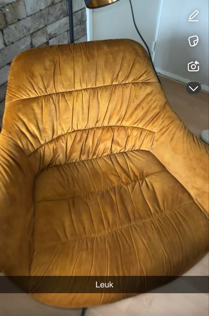 Comfortabele fauteuil - Okergeel, Huis en Inrichting, Fauteuils, Ophalen, Zo goed als nieuw, Stof, 75 tot 100 cm