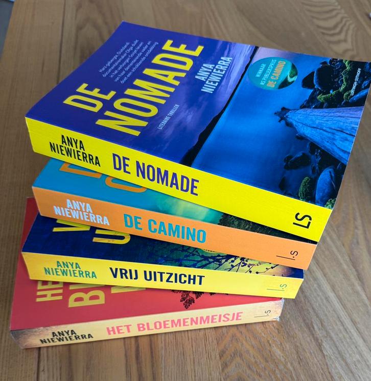 Anya Niewierra - 4 boeken, Boeken, Thrillers, Zo goed als nieuw, Ophalen of Verzenden