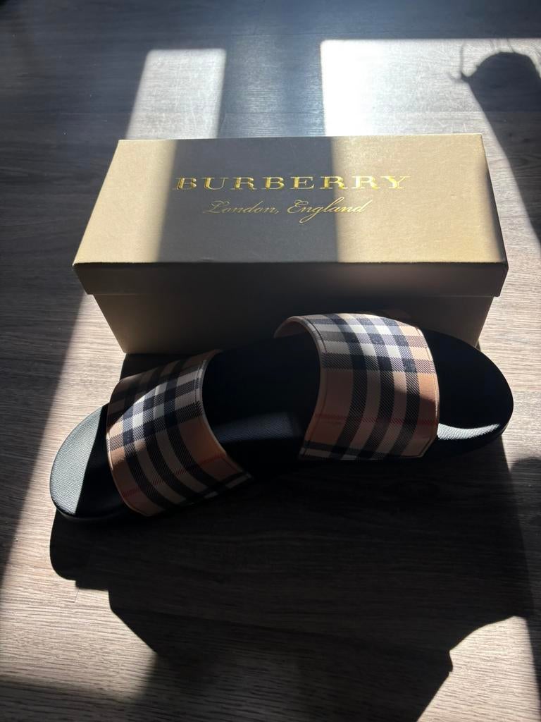 Burbery Slides, Ophalen of Verzenden, Zo goed als nieuw