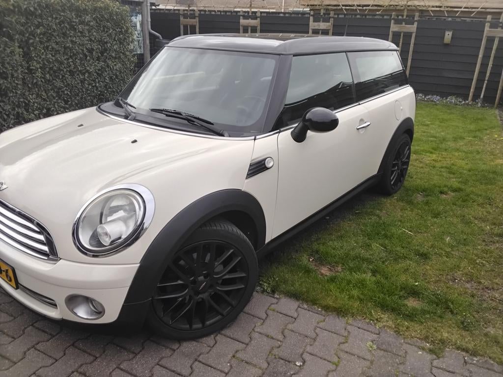Mini Clubman 1.6 Cooper 2010 Wit, Auto's, Voorwielaandrijving, 4 cilinders, 4 stoelen, Origineel Nederlands