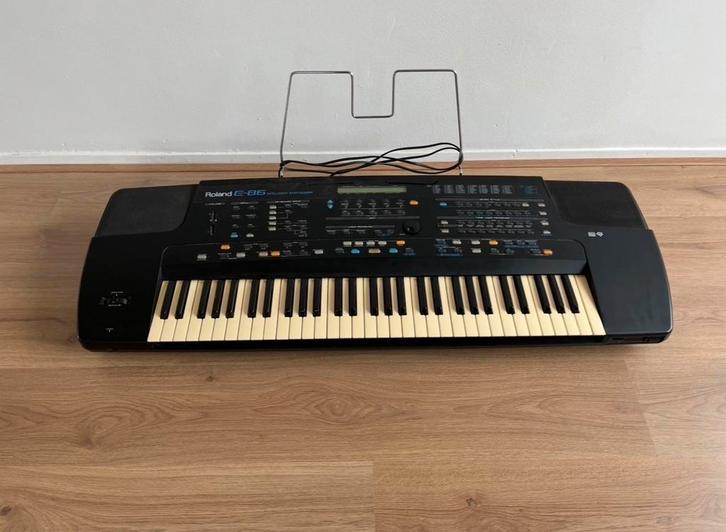 Roland E-86 Keyboard te koop, Muziek en Instrumenten, Keyboards, Gebruikt, 61 toetsen, Roland, Aanslaggevoelig, Ophalen