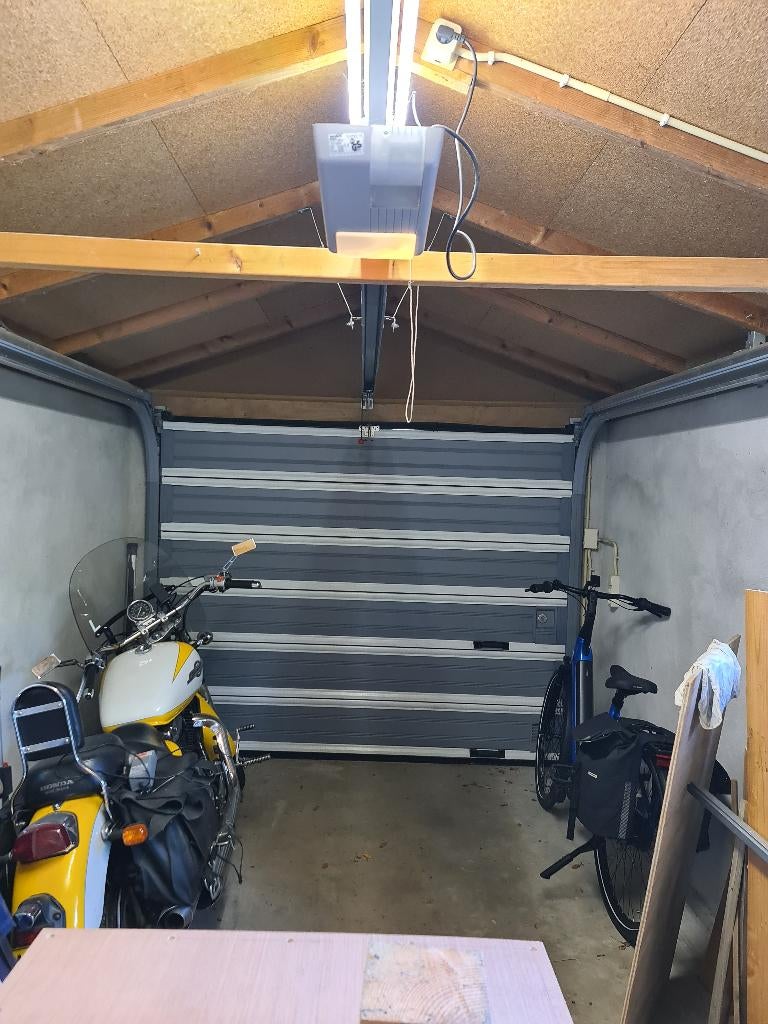 Elektrische garagedeur met afstandsbedieningen, Doe-het-zelf en Verbouw, Deuren en Horren, Ophalen, Gebruikt, 120 cm of meer, Garagedeur