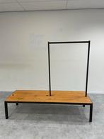 Presentatietafel met rek voor winkel of showroom, Ophalen