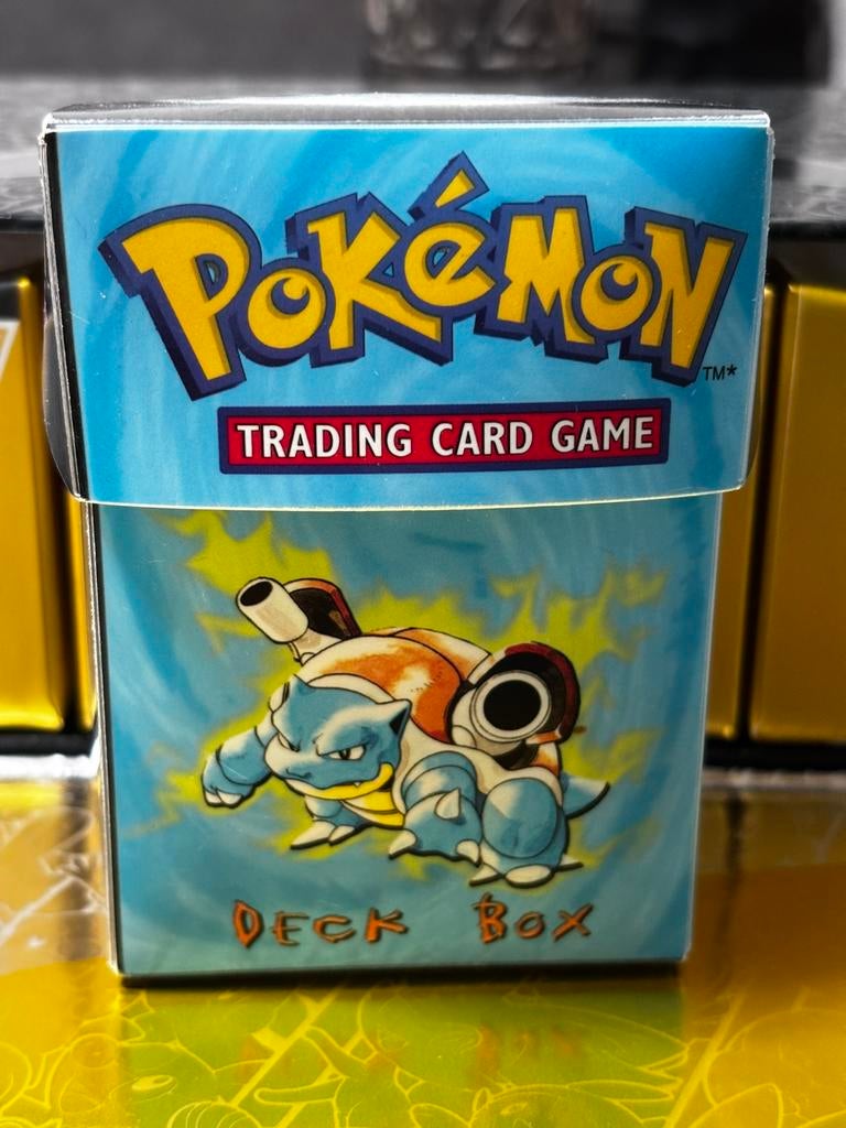 Base Set: Blastoise Deck Box, Hobby en Vrije tijd, Verzamelkaartspellen | Pokémon, Ophalen of Verzenden, Zo goed als nieuw, Overige typen