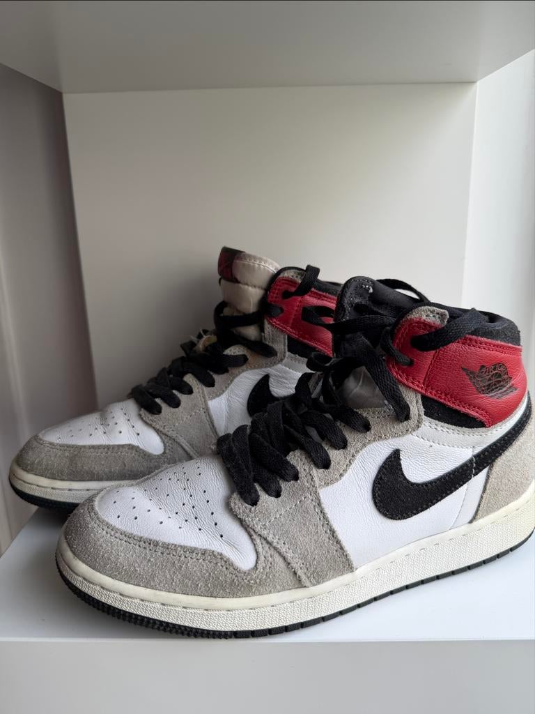 Nike Air Jordan 1 High OG “Light Smoke Grey” maat 37,5, Kleding | Dames, Schoenen, Ophalen of Verzenden, Sneakers of Gympen, Grijs
