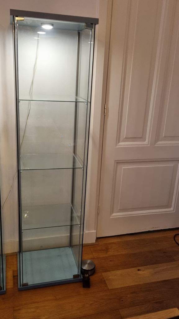 Vitrinekasten IKEA Detolf met verlichting, Huis en Inrichting, Kasten | Vitrinekasten, Ophalen, Minder dan 50 cm, Glas, 150 tot 200 cm