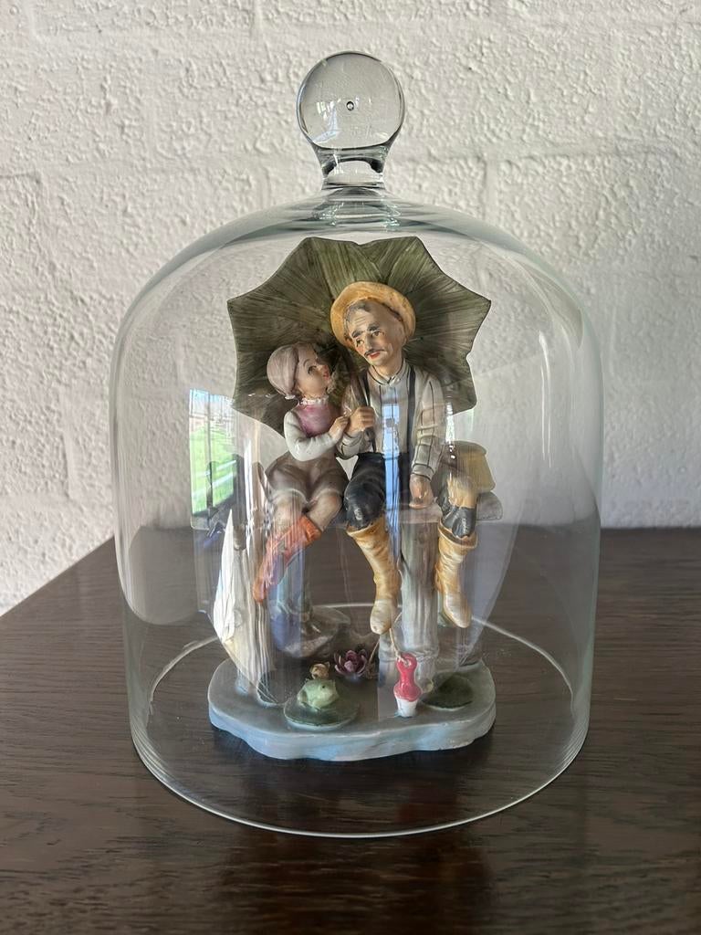 Porseleinen beeldje met glazen stolp – jaren 60, Ophalen, Zo goed als nieuw