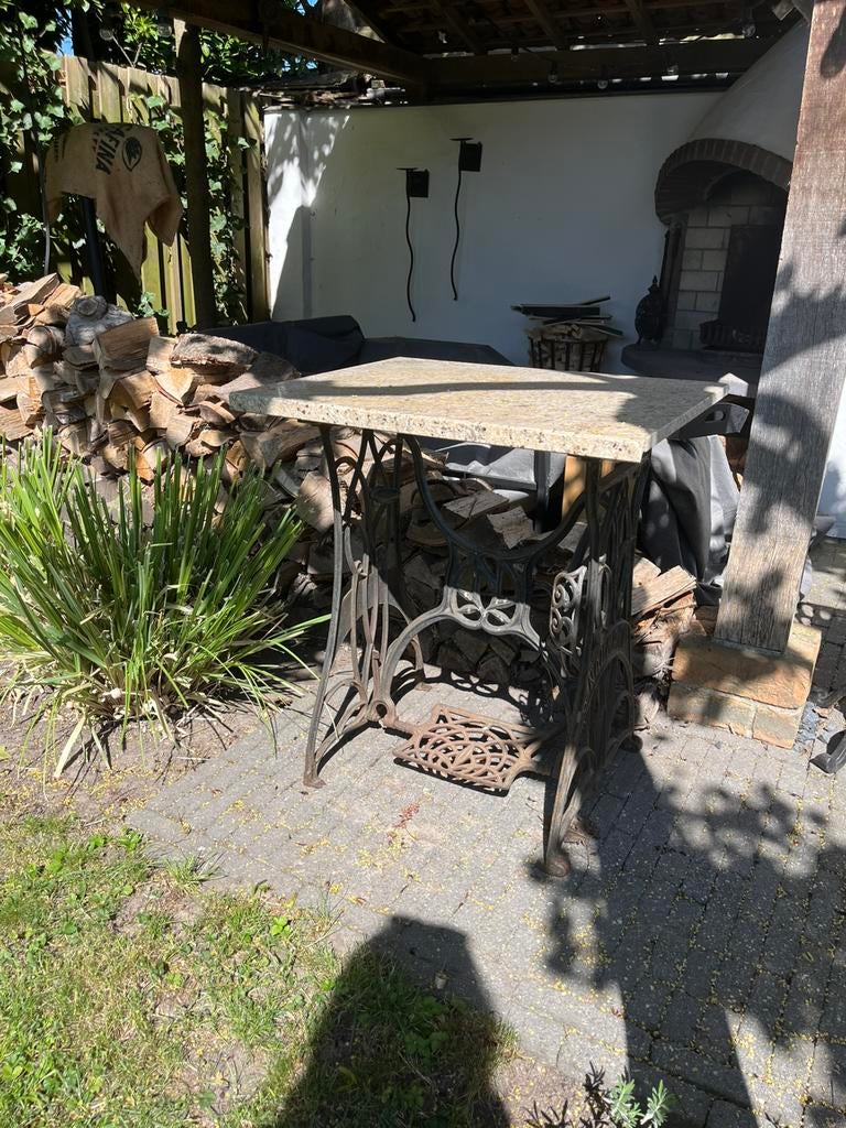 Oud naai tafeltje met marmeren blad, Ophalen, Zo goed als nieuw