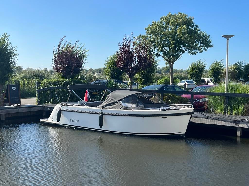Maxima 720 retro sloep 100pk 2021, Watersport en Boten, 6 meter of meer, Zo goed als nieuw, Snelvarend, Ophalen