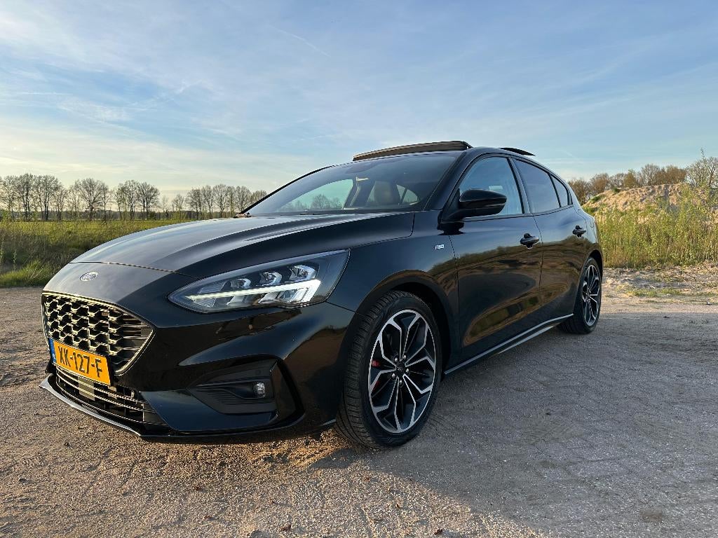 Ford Focus ST-Line | 1e eigenaar | Panorama | 19” | APK 2027, Zwart, Zwart, Origineel Nederlands, Handgeschakeld