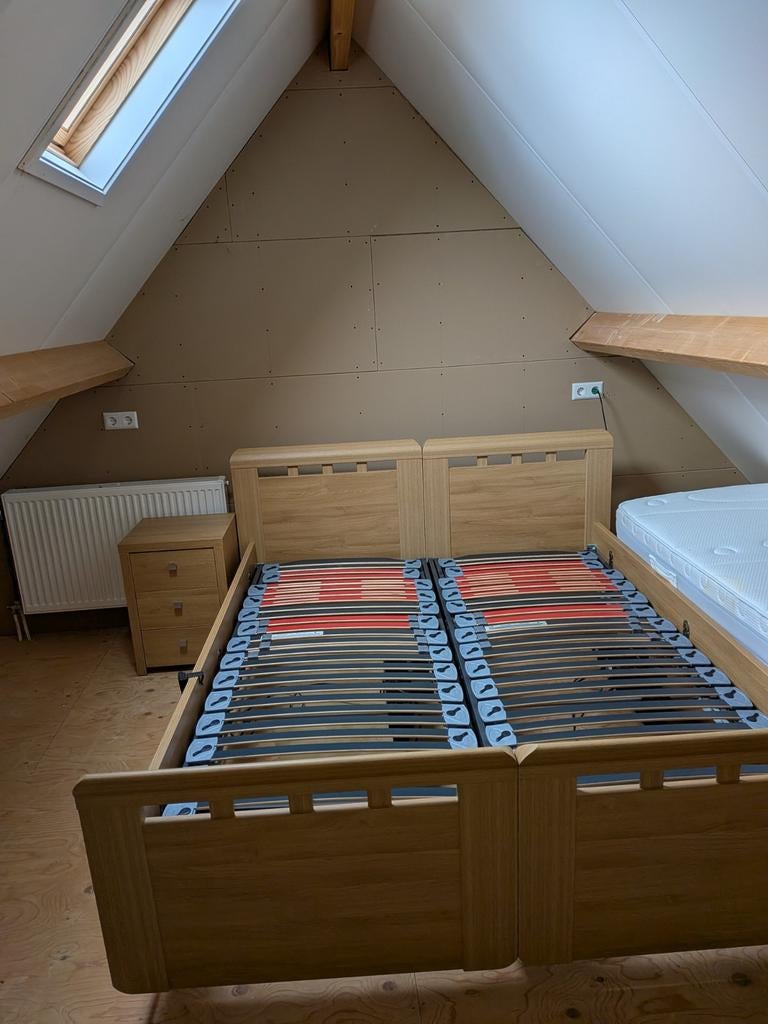 2 persoons electrisch verstelbaar bed, Ophalen, Verstelbaar, Tweepersoons, Zo goed als nieuw