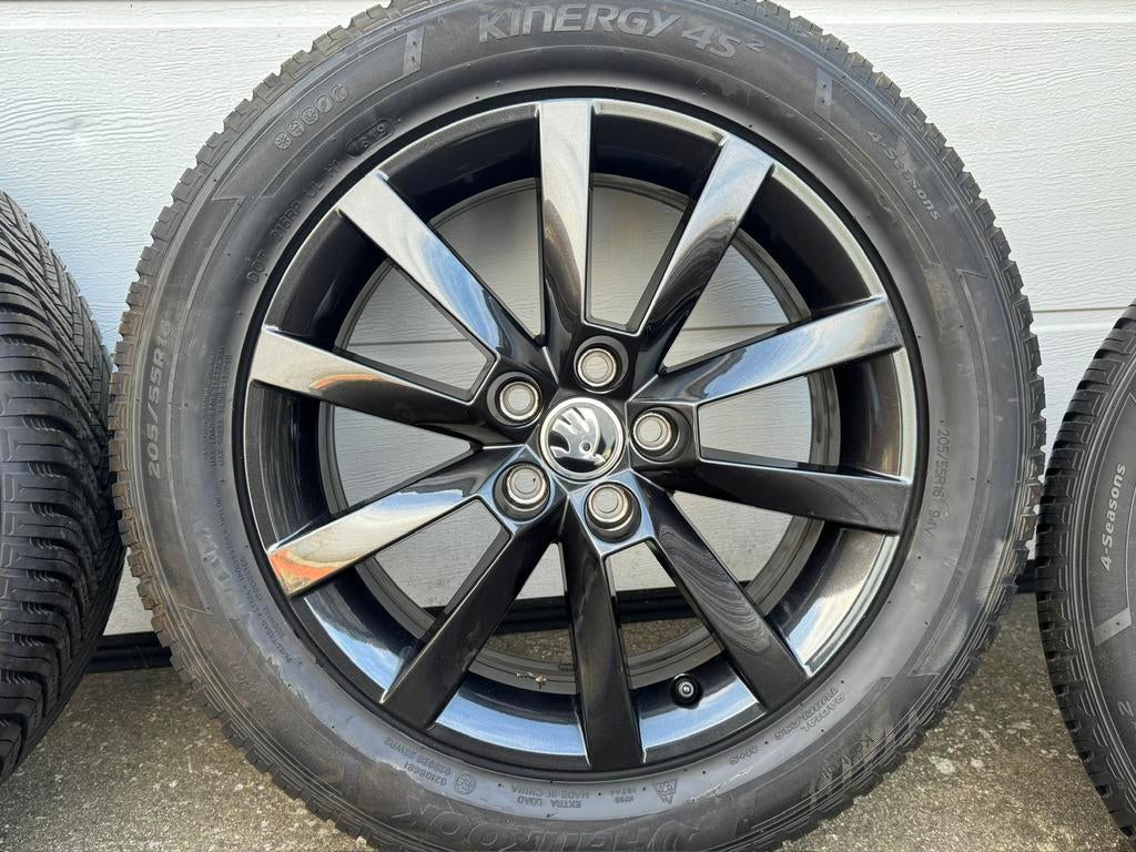 Skoda velgen | Zwart | “16 205/55R | Hankook banden, Gebruikt, 16 inch, All Season, Band(en)