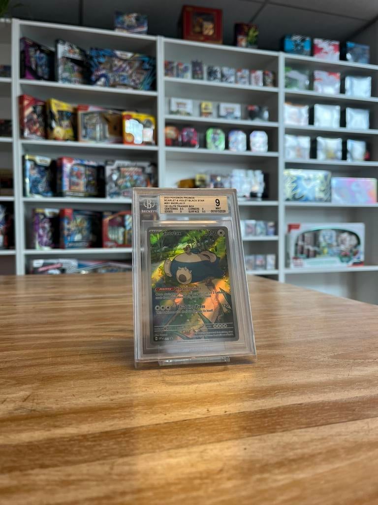 Pokémon 2023 Snorlax Promo #051 BGS 9, Ophalen of Verzenden, Nieuw