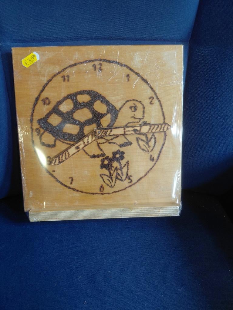 Houten klok met schildpad design, Antiek en Kunst, Antiek | Klokken, Ophalen of Verzenden