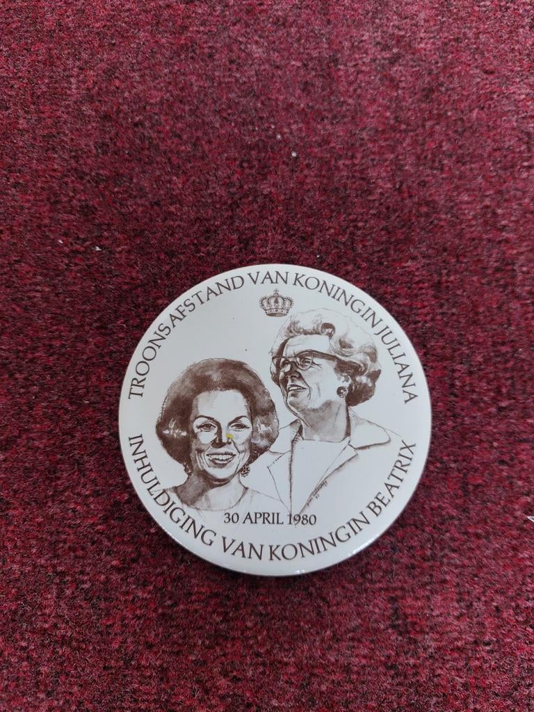 Rond tegeltje Beatrix Juliana, Ophalen