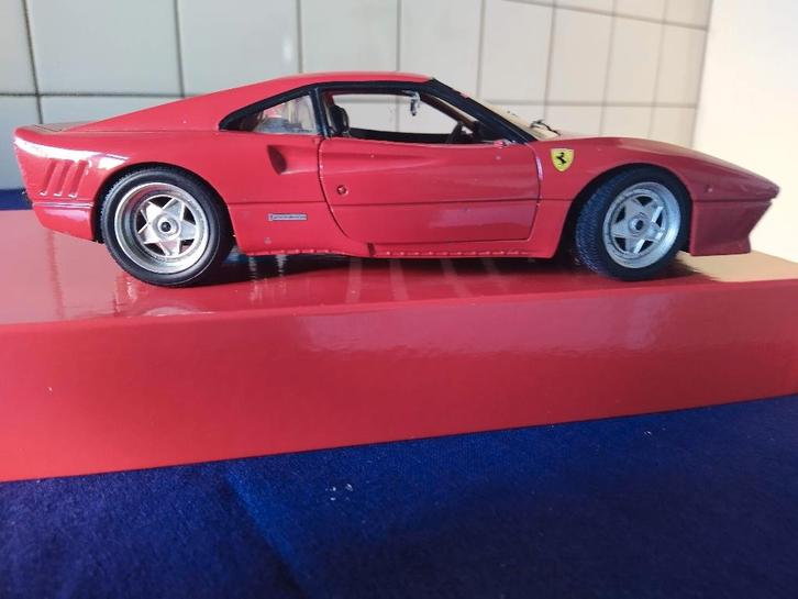 Ferrari Miniatuur auto bieden, Hobby en Vrije tijd, Modelauto's | 1:43, Zo goed als nieuw, Auto, Overige merken, Ophalen of Verzenden