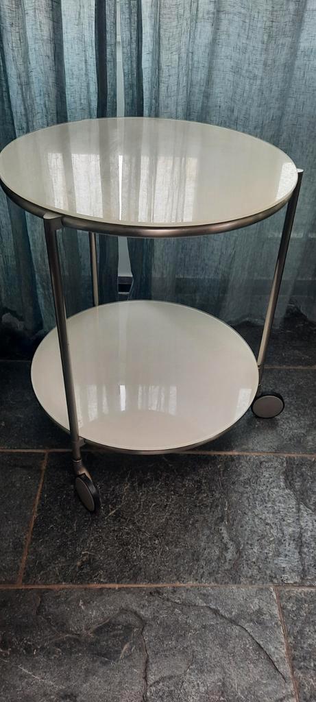Retro bijzettafel op wielen - IKEA, Huis en Inrichting, Tafels | Bijzettafels, Gebruikt, Rond, 45 tot 60 cm, Minder dan 55 cm