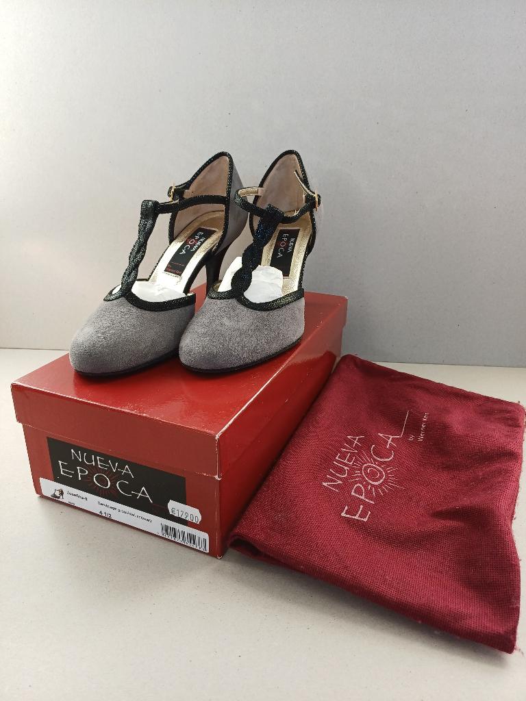 Nueva Epoca Josefina Dansschoen, Verzenden, Zo goed als nieuw