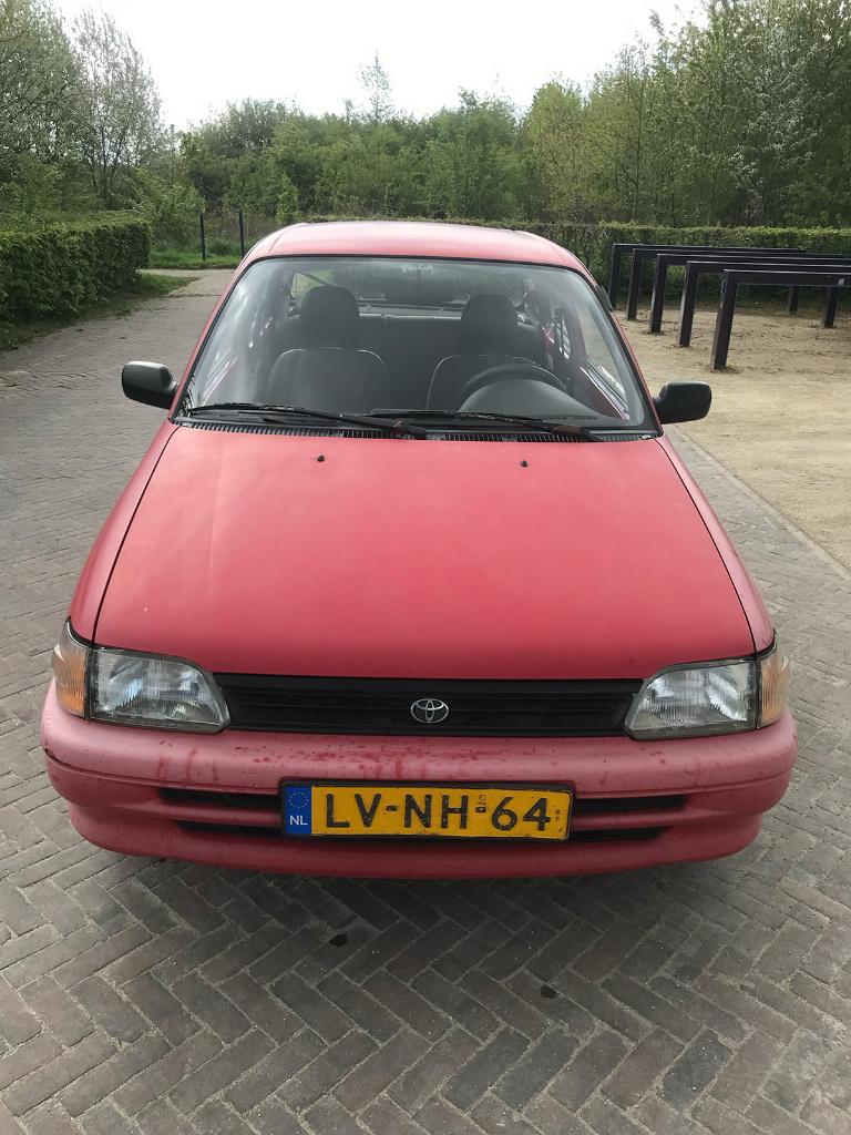 Toyota Starlet 1.3 XLI 12V E2 1995 Rood, Stof, 4 cilinders, Origineel Nederlands, Handgeschakeld