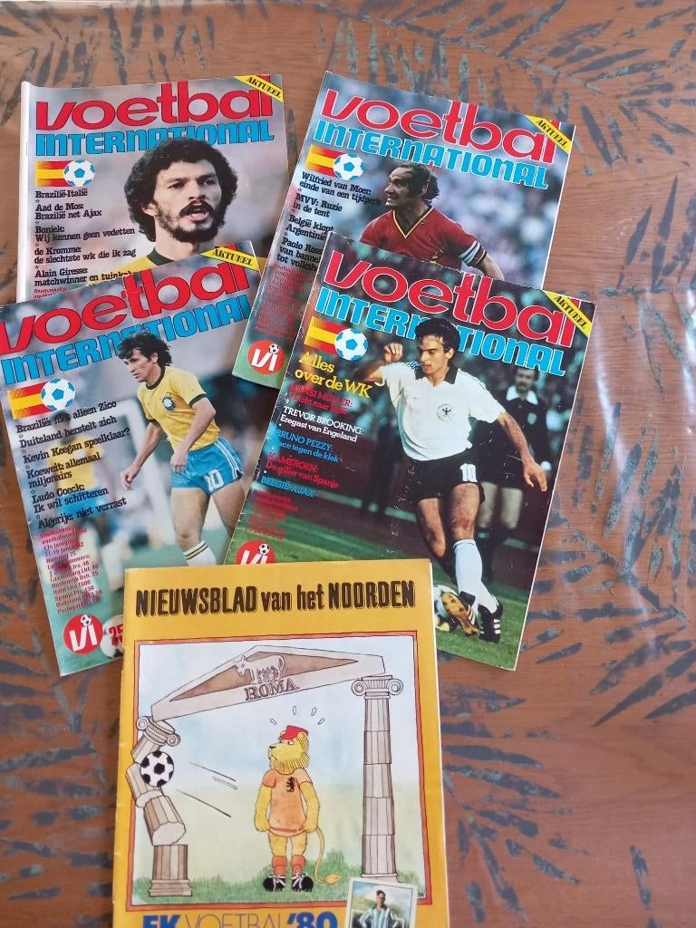 voetbal international  WK 1982, Verzamelen, Ophalen of Verzenden, Zo goed als nieuw, Buitenlandse clubs, Boek of Tijdschrift