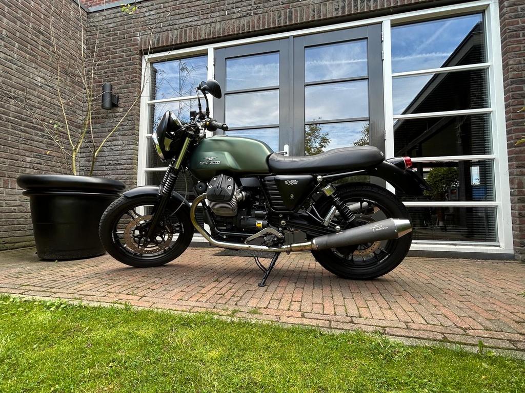 Mooie Moto Guzzi V7 - Klassieke Stijl, Moderne Prestaties, 2 cilinders, 744 cc, Particulier, Meer dan 35 kW