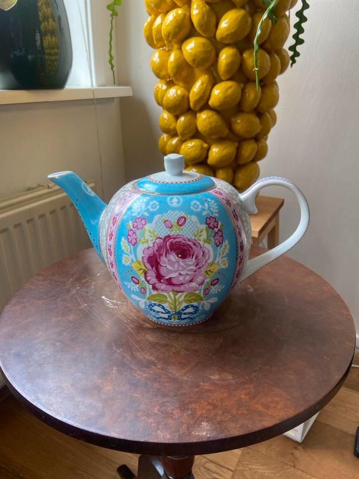 Pip Studio theepot met bloemmotief, Huis en Inrichting, Keuken | Servies, Gebruikt, Overige typen, Overige stijlen, Keramiek, Ophalen of Verzenden