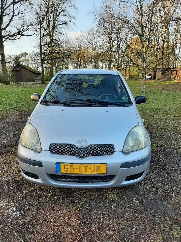 Toyota Yaris 1.3 16V Vvti 3DR Linea Terra 2003 Grijs, Auto's, Toyota, Particulier, Yaris, Airbags, Mistlampen, Radio, Trekhaak