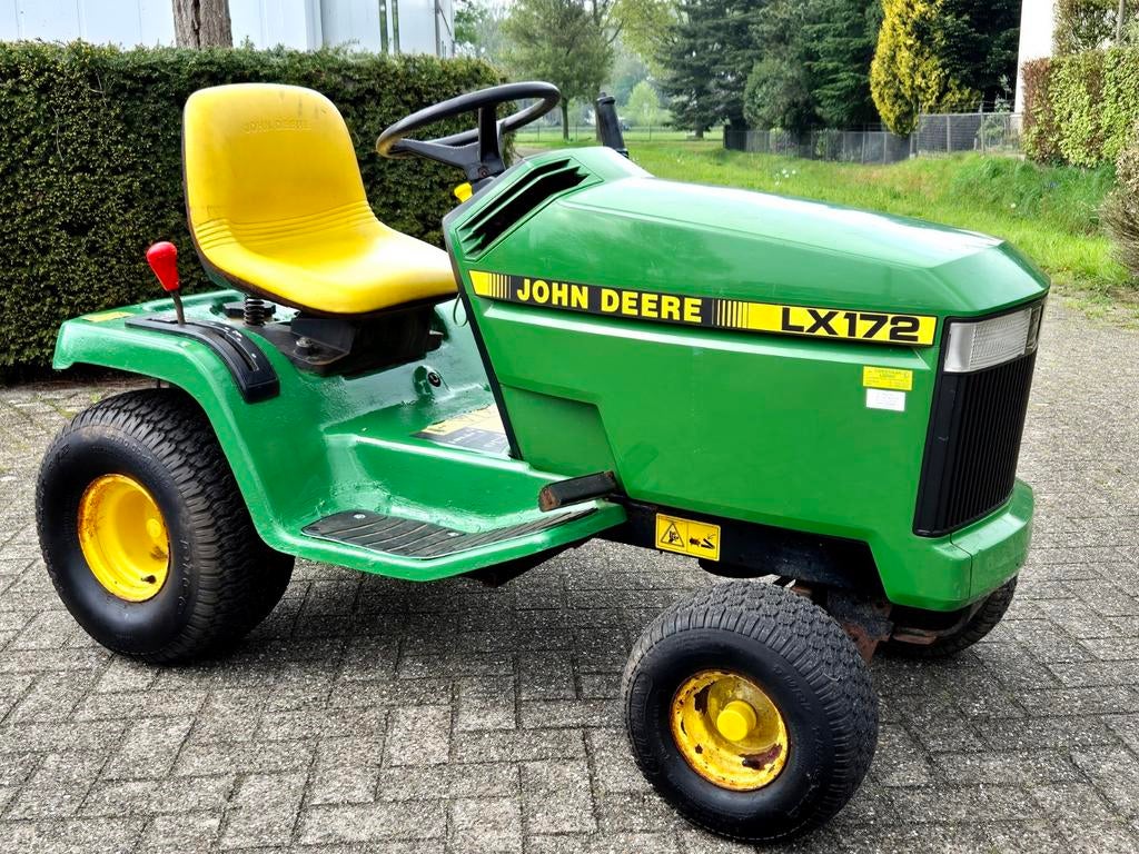 Te Koop John Deere LX172 Hobbytractor zonder Maaidek, Tuin en Terras, Zitmaaiers, Ophalen of Verzenden, Gebruikt, John Deere, Versnellingen