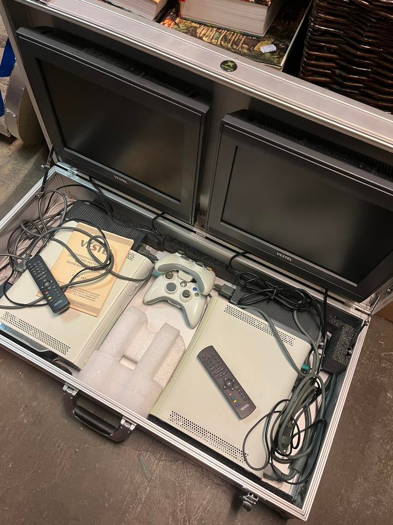 Xbox 360 reis koffer met 2 complete consoles ingebouwd, Ophalen, Zo goed als nieuw, DS Lite