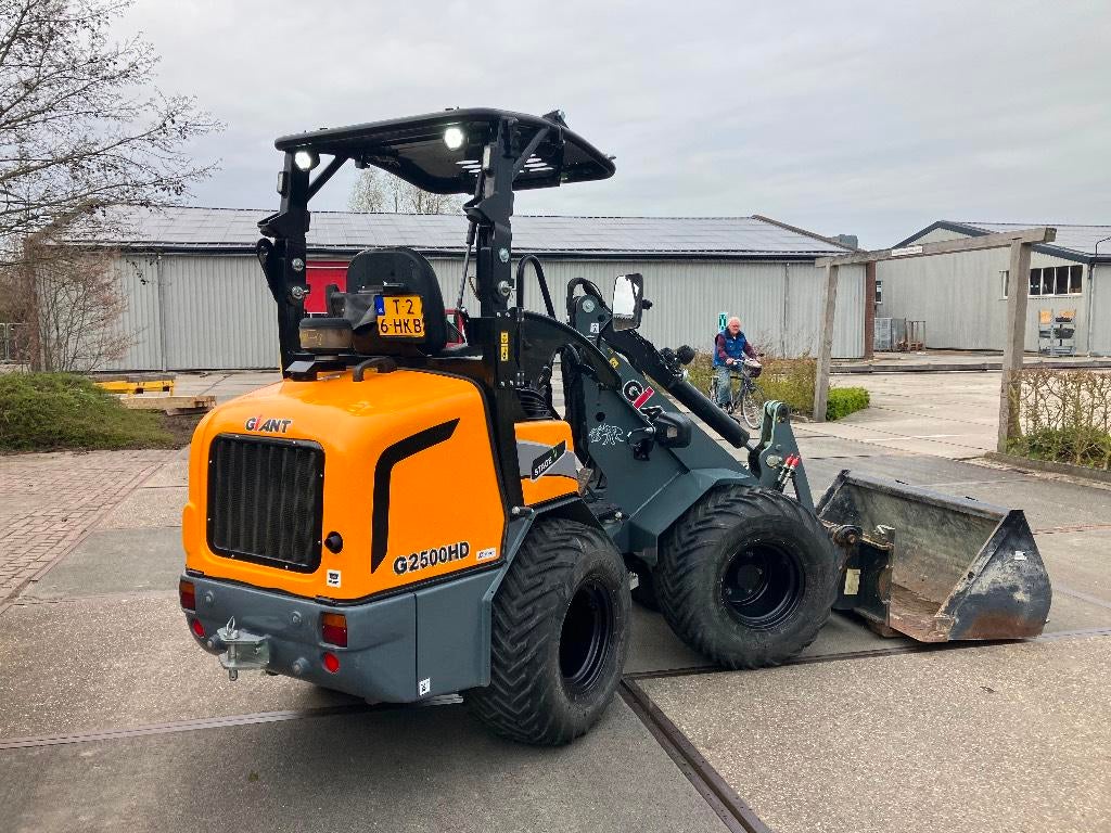 Giant G2500 HD Shovel | 2023 | 830 u | bak + vorken, Wiellader of Shovel