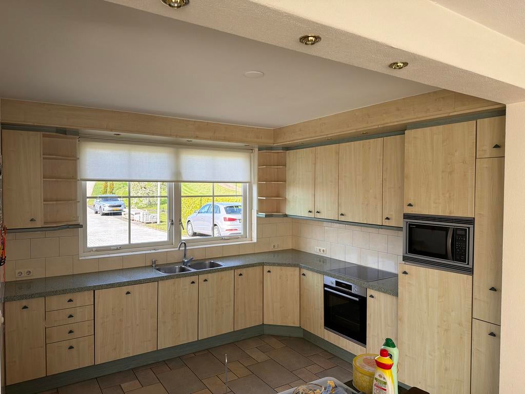 Tulp hoekkeuken met stenen werkblad en apparatuur, Huis en Inrichting, Keuken | Complete keukens, Ophalen, Gebruikt, Overige kleuren