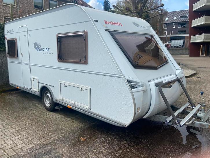 Caravan Dethleffs Tourist Light 450 V, Caravans en Kamperen, Caravans, tot en met 4, 1000 - 1250 kg, Treinzit, Dethleffs, 2 aparte bedden