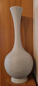 Mooie licht grijze hoge vaas 82 cm hoog, Overige materialen, Overige kleuren, Ophalen of Verzenden, Zo goed als nieuw