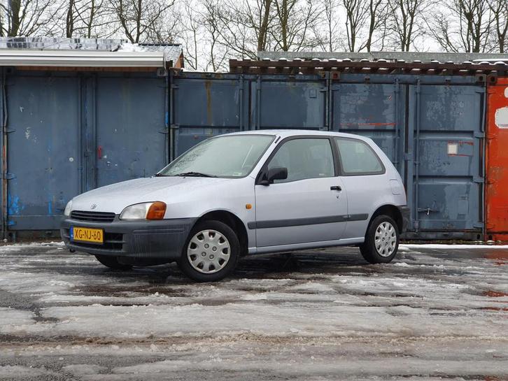 Toyota Starlet 1.3-16V Black | Stuurbekrachtiging | Rijd Top, Auto's, Toyota, Bedrijf, Te koop, Starlet, Lichtmetalen velgen, Metallic lak