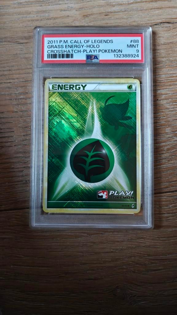 Pokémon Grass Energy Holo PSA 9, Hobby en Vrije tijd, Verzamelkaartspellen | Pokémon, Ophalen of Verzenden