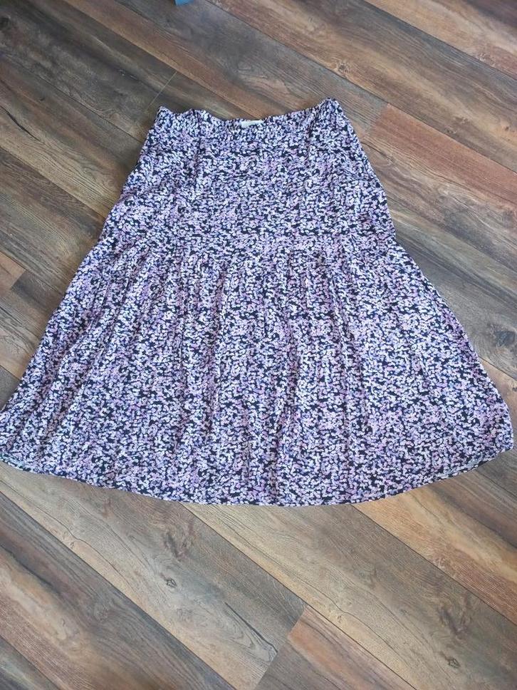 Maxi rok met gekleurde bloemen - Maat 46 H&M, Kleding | Dames, Rokken, Zo goed als nieuw, Maat 46/48 (XL) of groter, Paars, Onder de knie