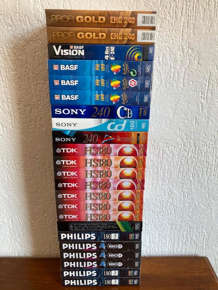 23 nieuwe VHS videobanden nog in het cellofaan verpakt nieuw, Cd's en Dvd's, VHS | Film, Nieuw in verpakking, Overige genres, Alle leeftijden